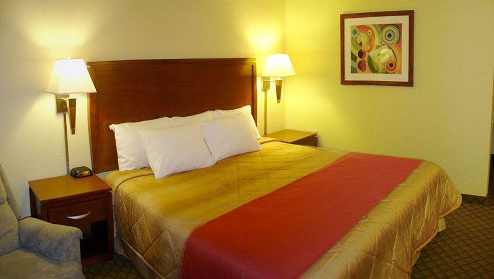Red River Inn & Suites Fargo Extérieur photo