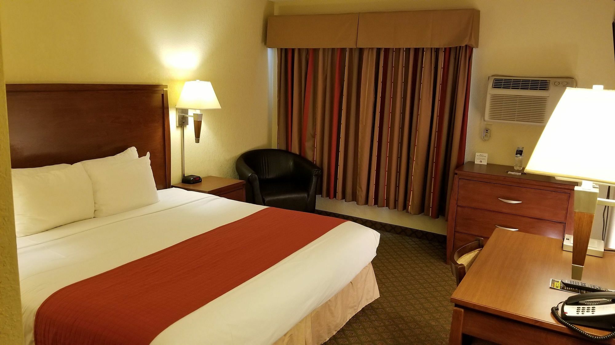 Red River Inn & Suites Fargo Extérieur photo