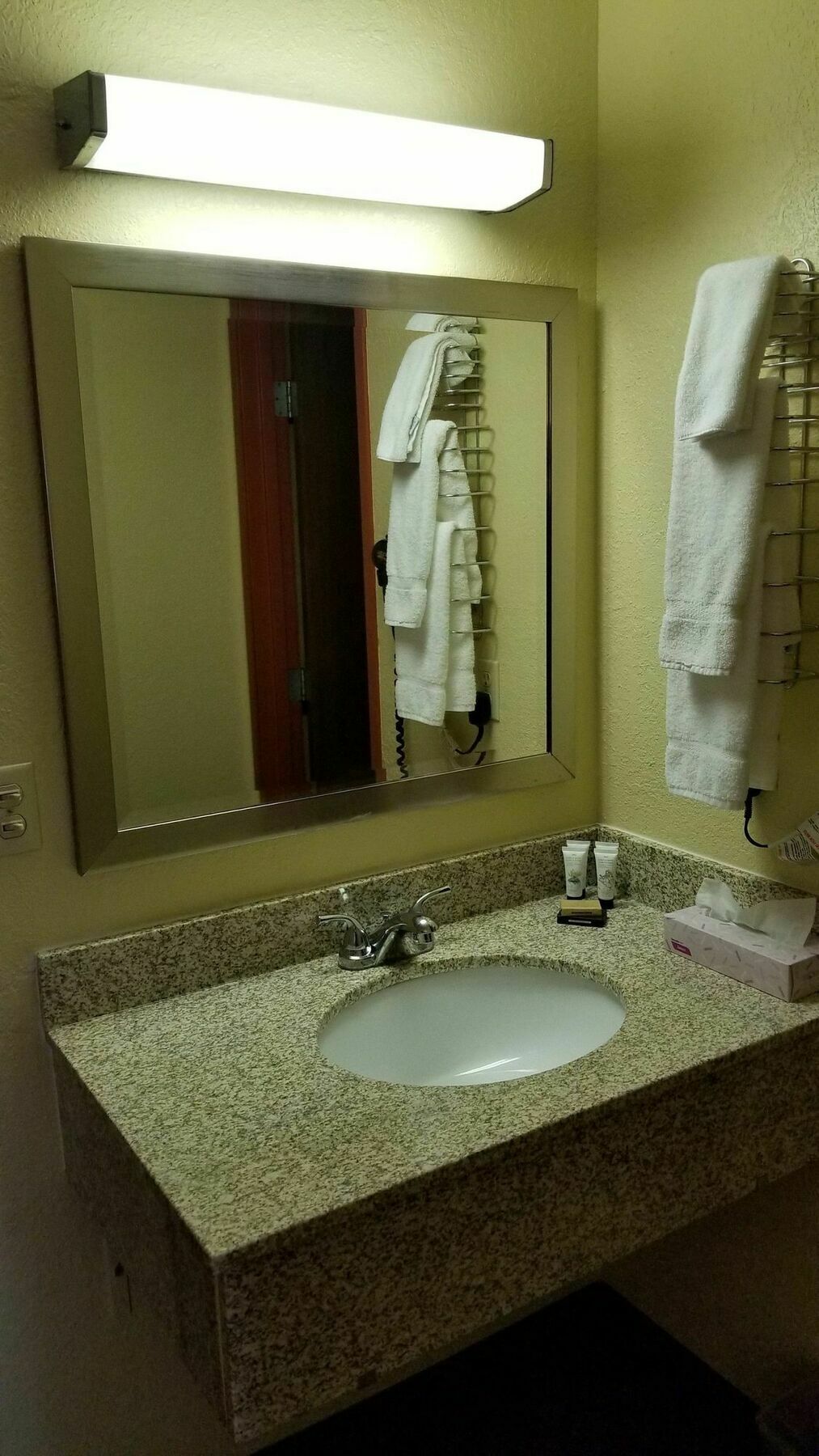 Red River Inn & Suites Fargo Extérieur photo
